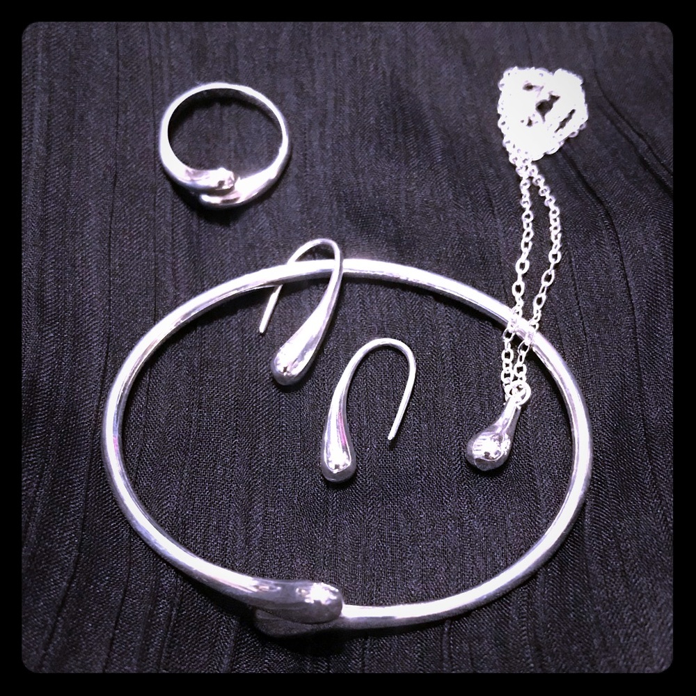 SILVER TEARDROP 4 PIECE SET /OS/  NEW!!